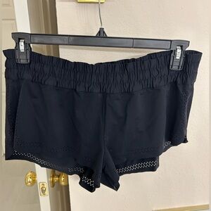 Lululemon size 10 laser cut short
